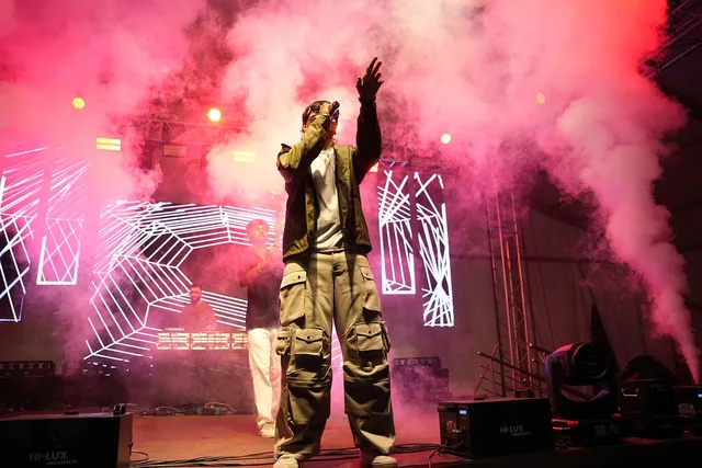 singer, music, concert, stage, show, smoke, lights, dance, audience, light technique, music event, spectator, musical artist, singing, microphone, young man, entertainment, live performance, visual effects. Four event marketing pricing models and what each one costs